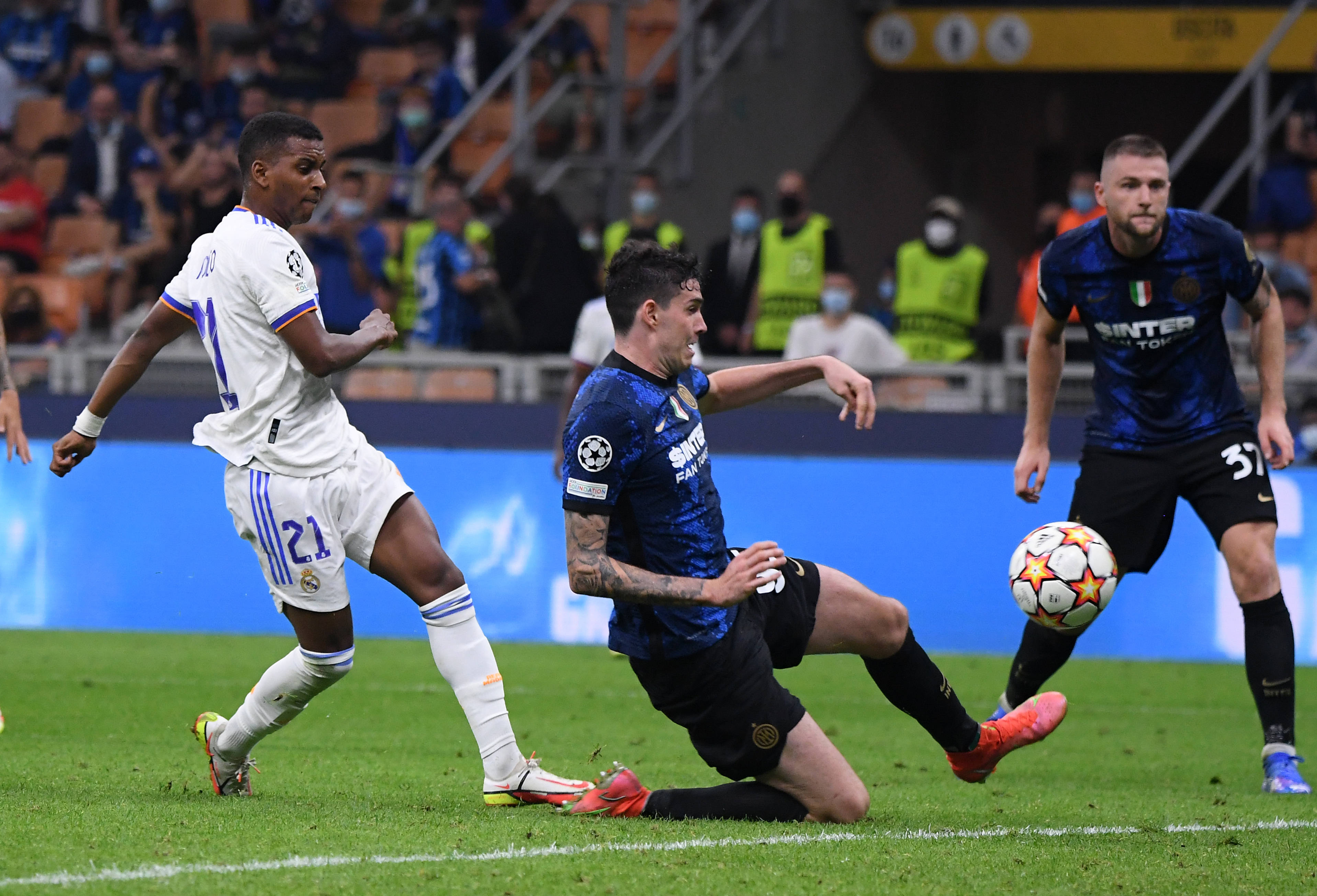 巴萨后防线 巴萨后防线